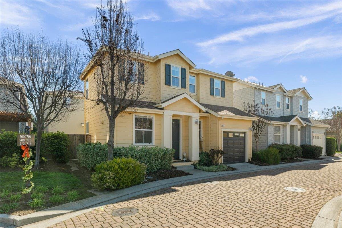 704 Tennyson Drive - Photo 1