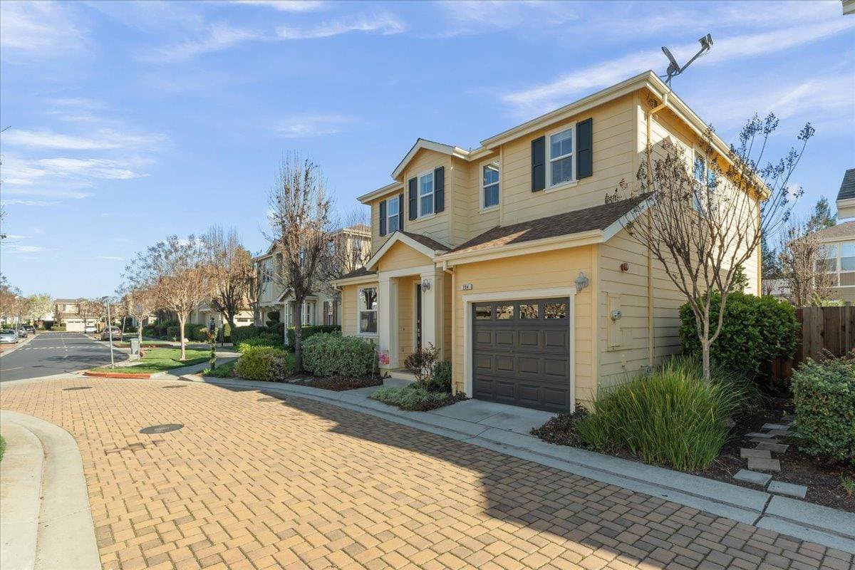 704 Tennyson Drive - Photo 3