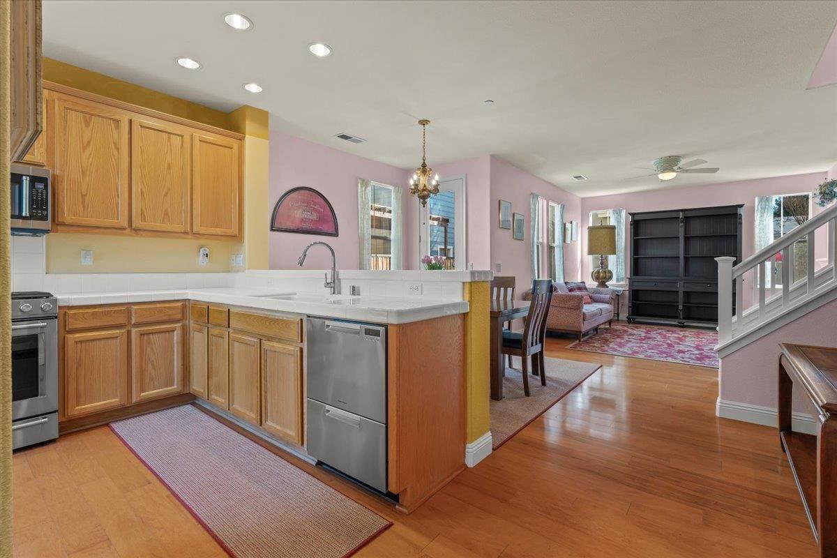 704 Tennyson Drive - Photo 4