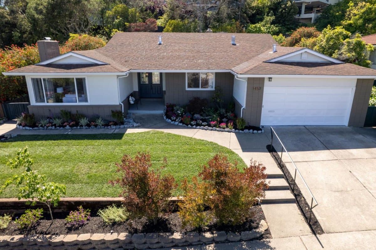 1857 Hunt Drive - Photo 2