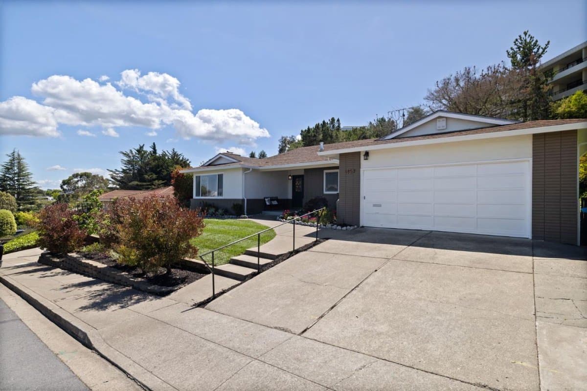 1857 Hunt Drive - Photo 3