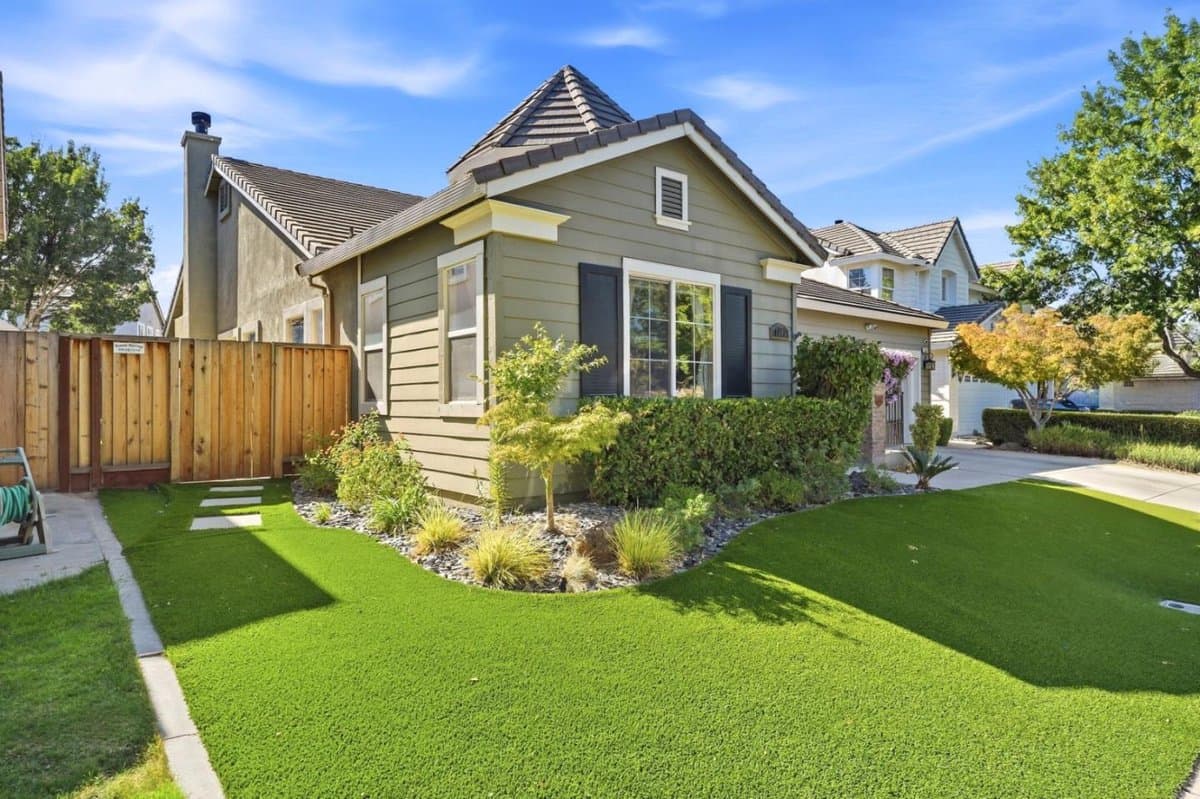 1480 Eastlake Circle - Photo 3