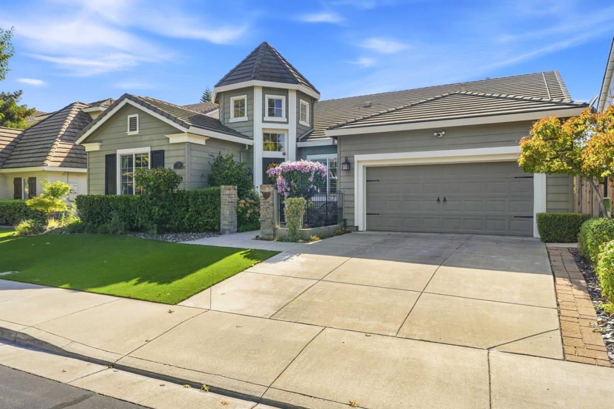 1480 Eastlake Circle - Photo 4