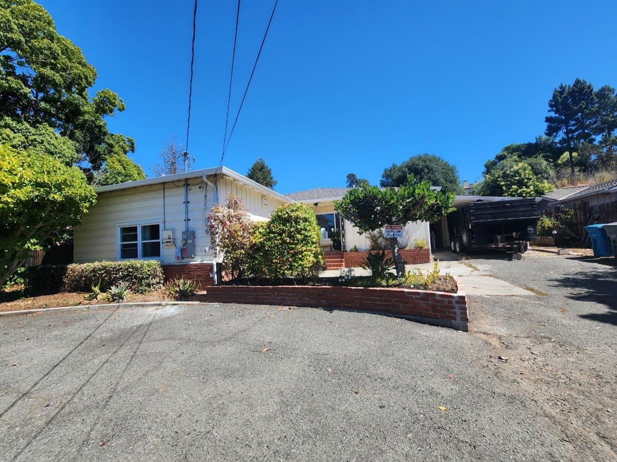 568 Admiral Callaghan Lane - Photo 3