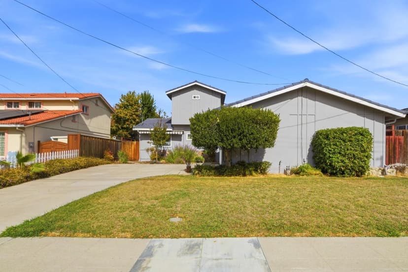 984 Hobie Lane - Photo 1 of 8