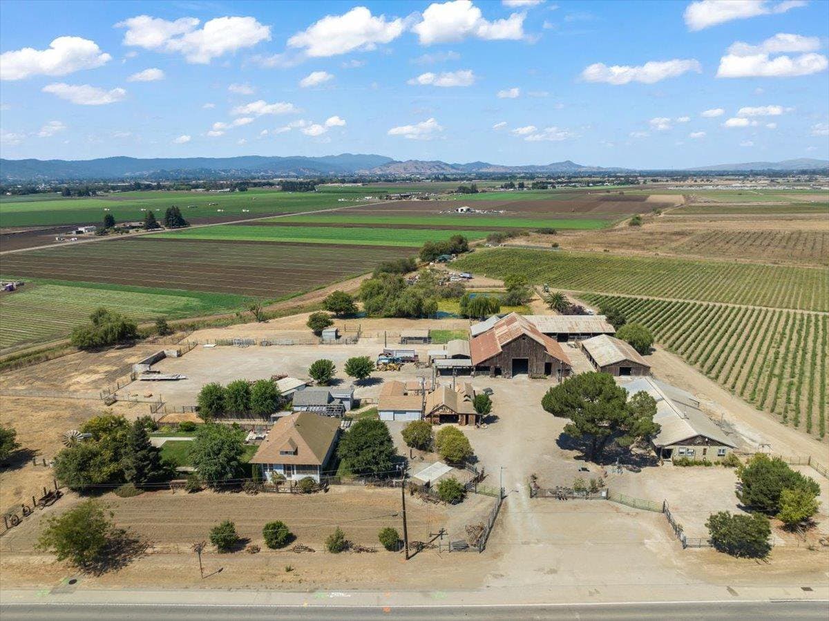 2675 Pacheco Pass Highway - Photo 2
