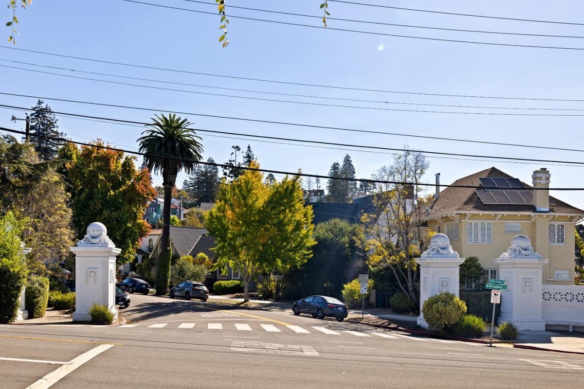 6007 Rockridge Boulevard - Photo 3