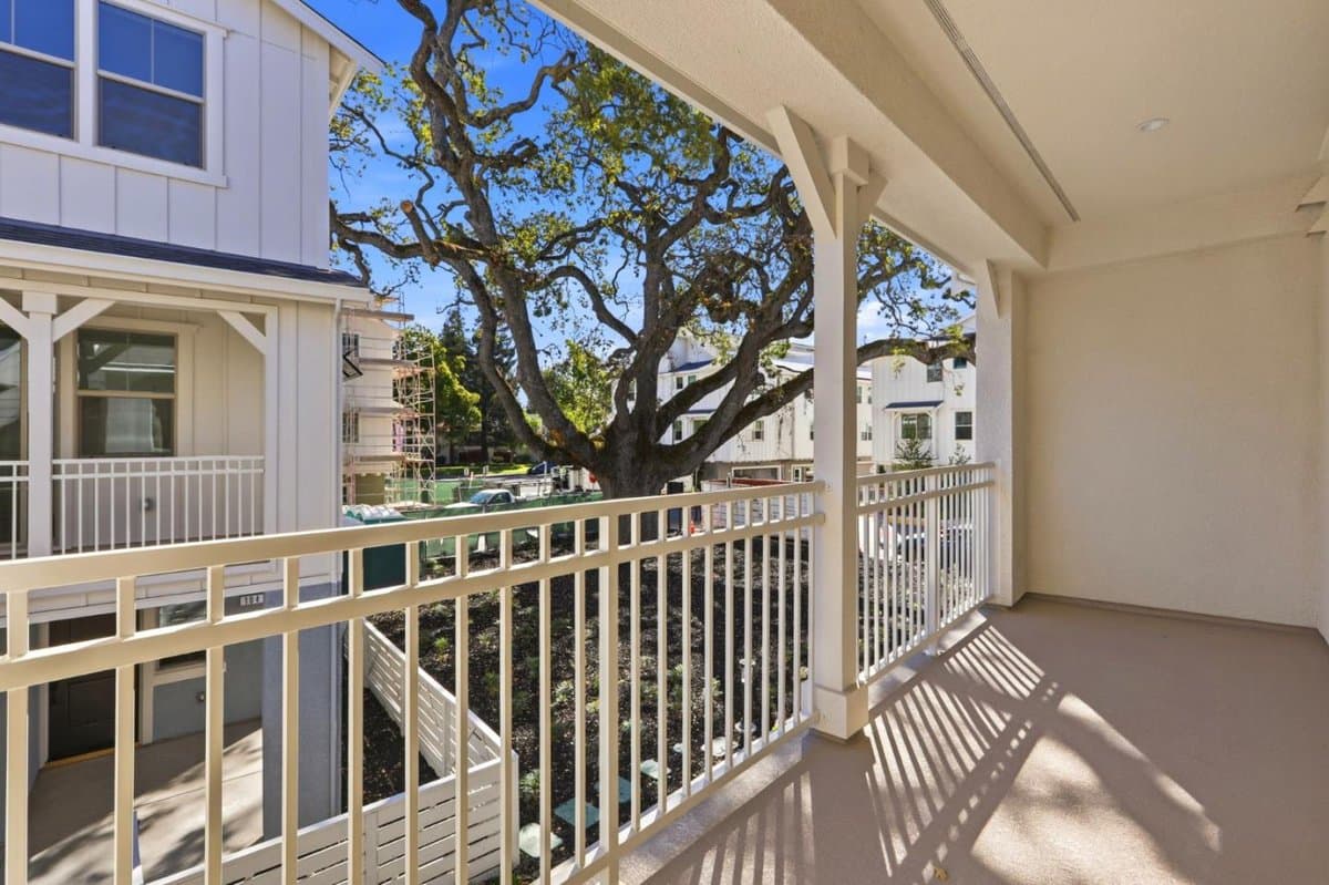 112 Oak Circle - Photo 1