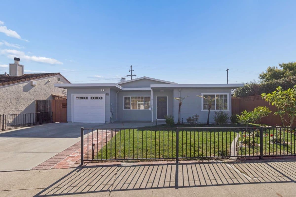 1408 Royal Avenue - Photo 2