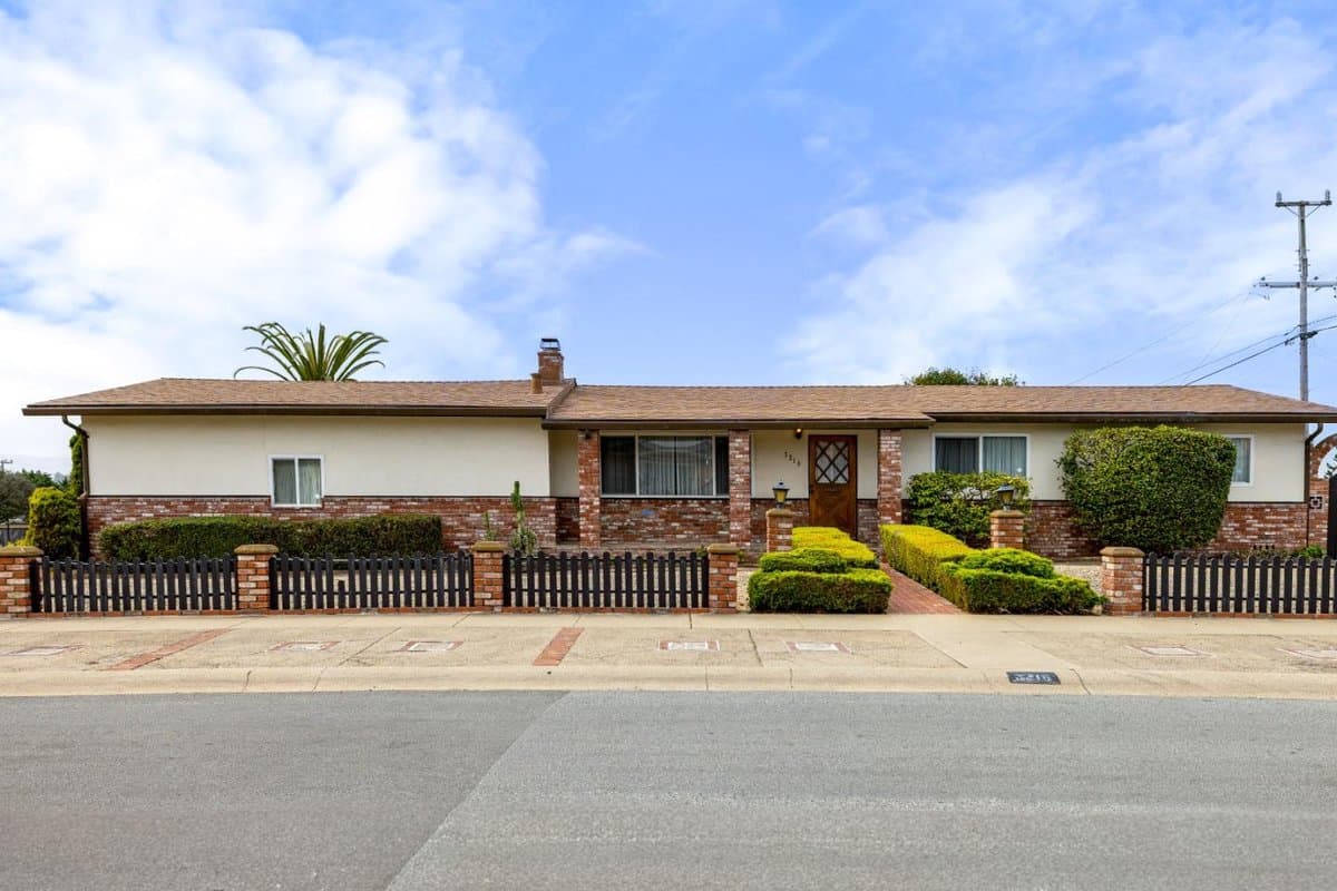 3216 Vista Del Camino - Photo 1