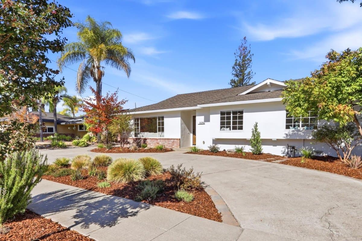 2251 Coronet Drive - Photo 3