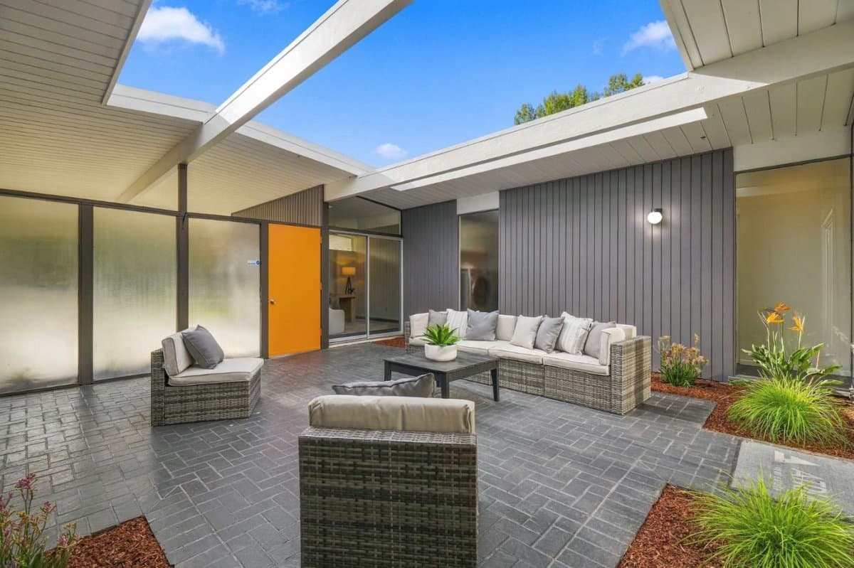 2418 Fairglen Drive - Photo 4