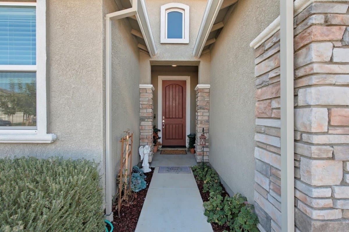 1874 Summit Drive - Photo 5