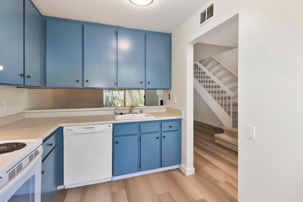 701 Woodside Lane #4 - Photo 5
