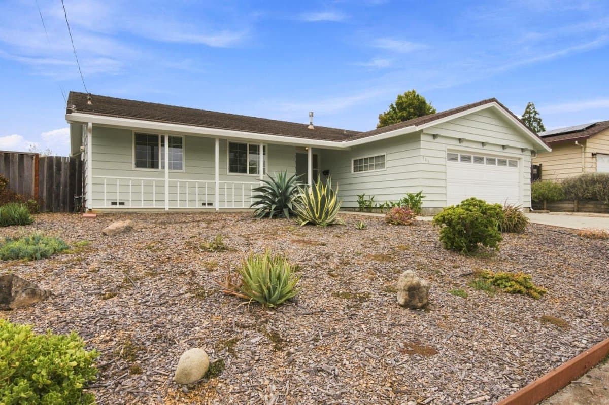 121 Corinne Avenue - Photo 3