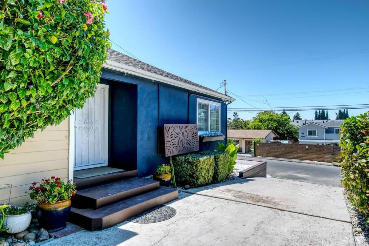 16640 Los Banos Street - Photo 2