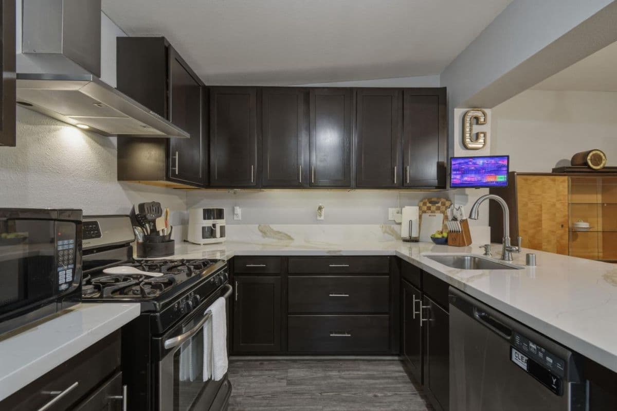 16640 Los Banos Street - Photo 3