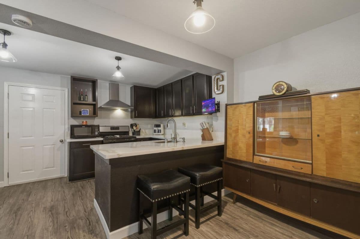 16640 Los Banos Street - Photo 4