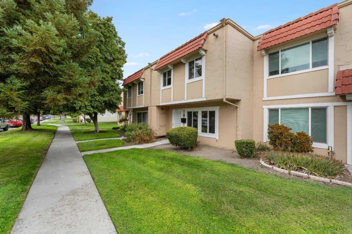 445 Velasco Drive - Photo 2