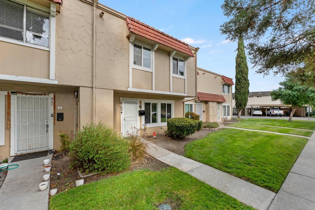445 Velasco Drive - Photo 3