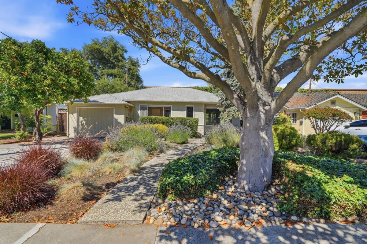 570 Kenwood Drive - Photo 2