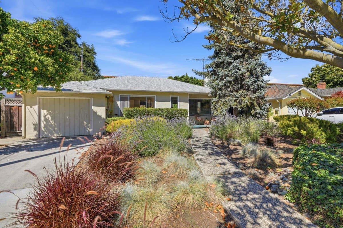 570 Kenwood Drive - Photo 3