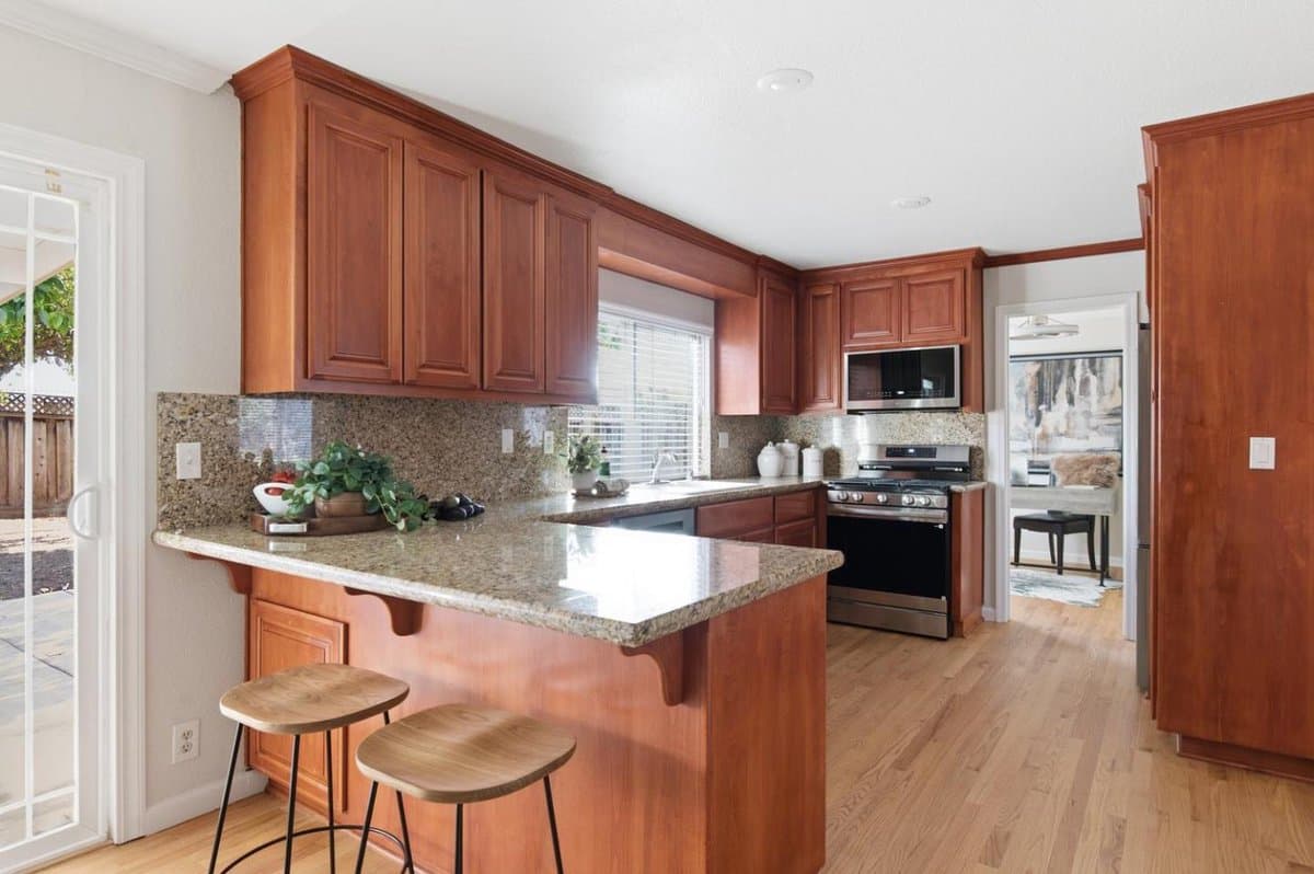 6900 Glenview Drive - Photo 5