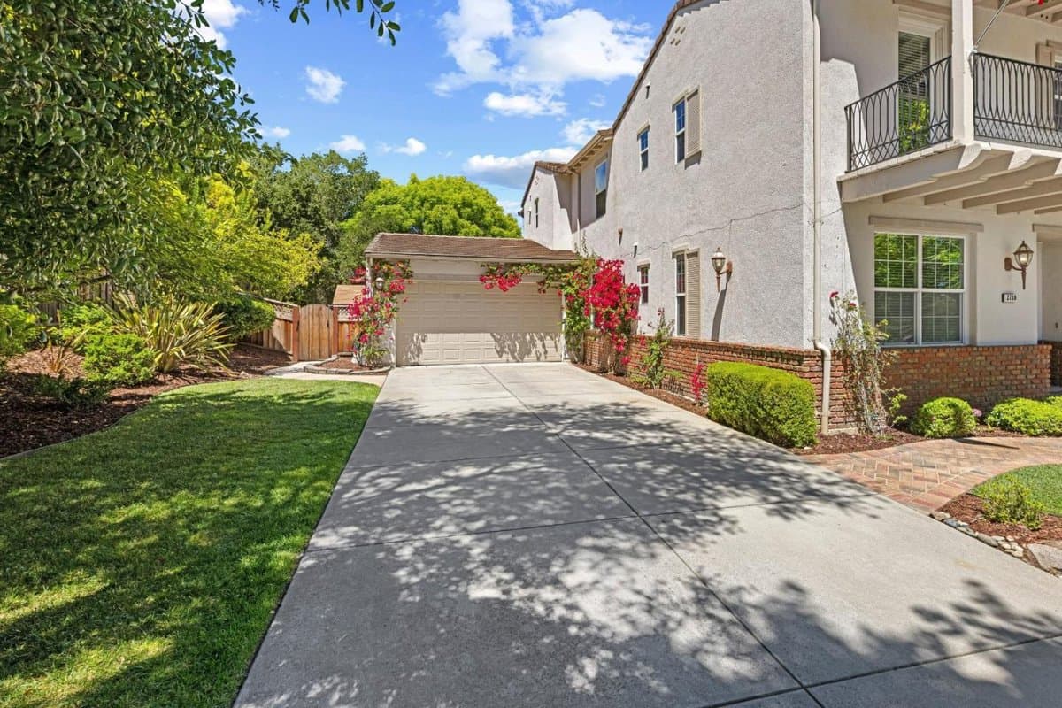 2730 Club Drive - Photo 3