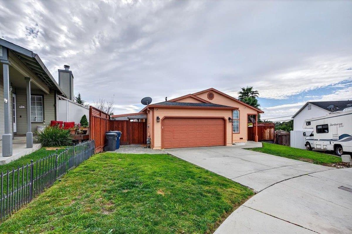 225 Kimberly - Photo 2