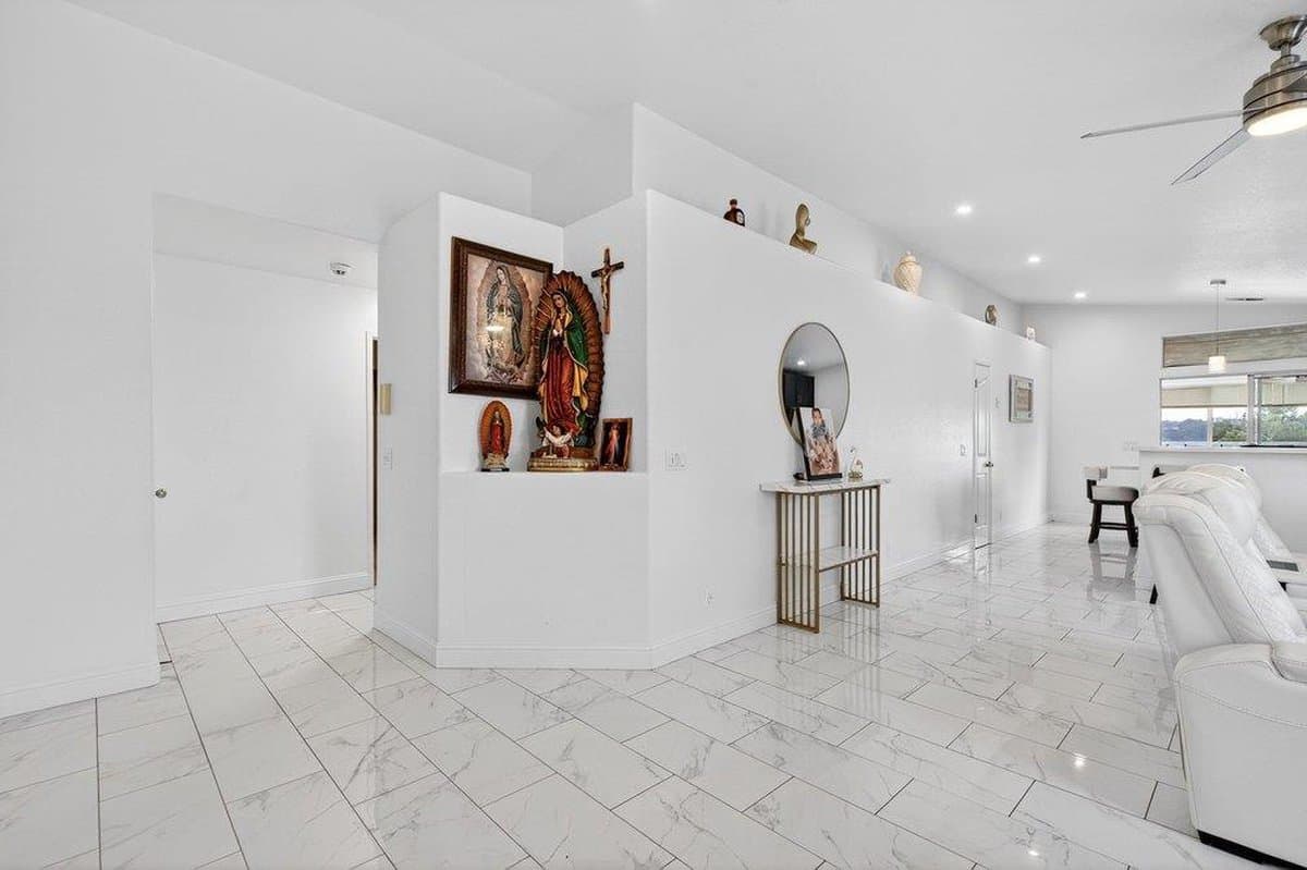 225 Kimberly - Photo 3