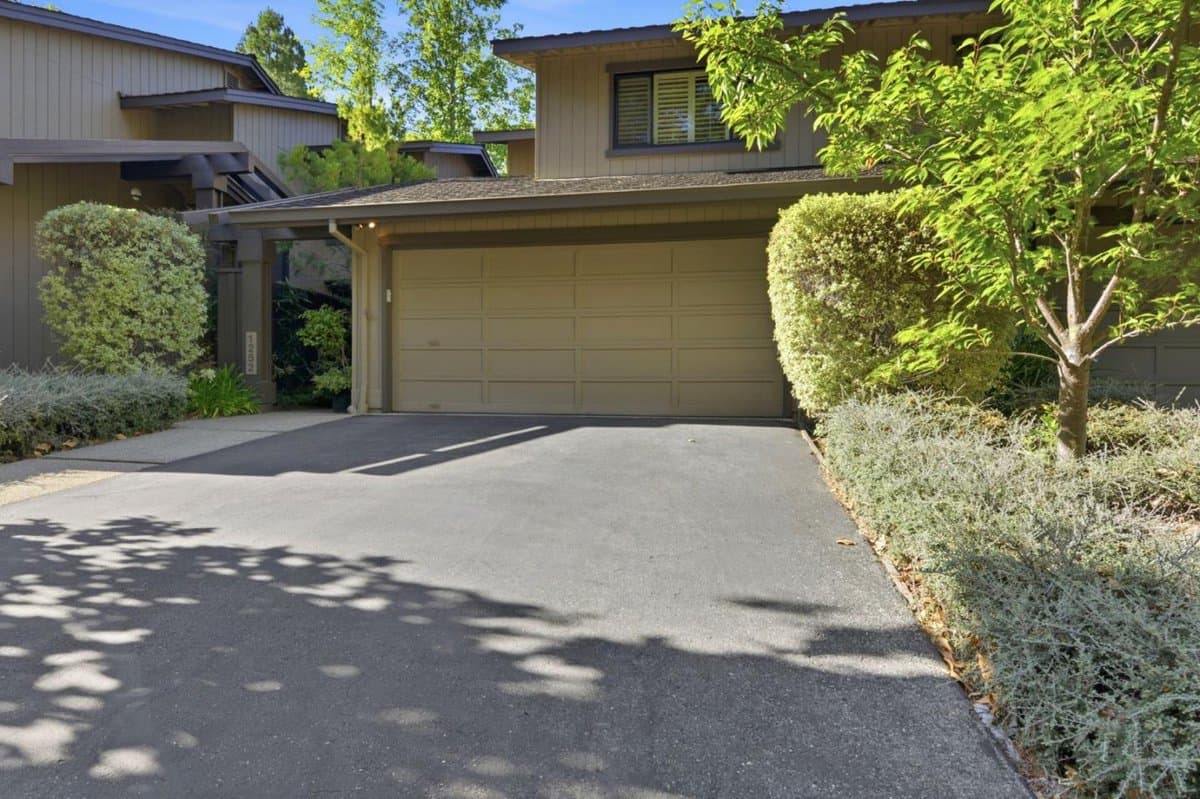 1252 Sharon Park Drive - Photo 2