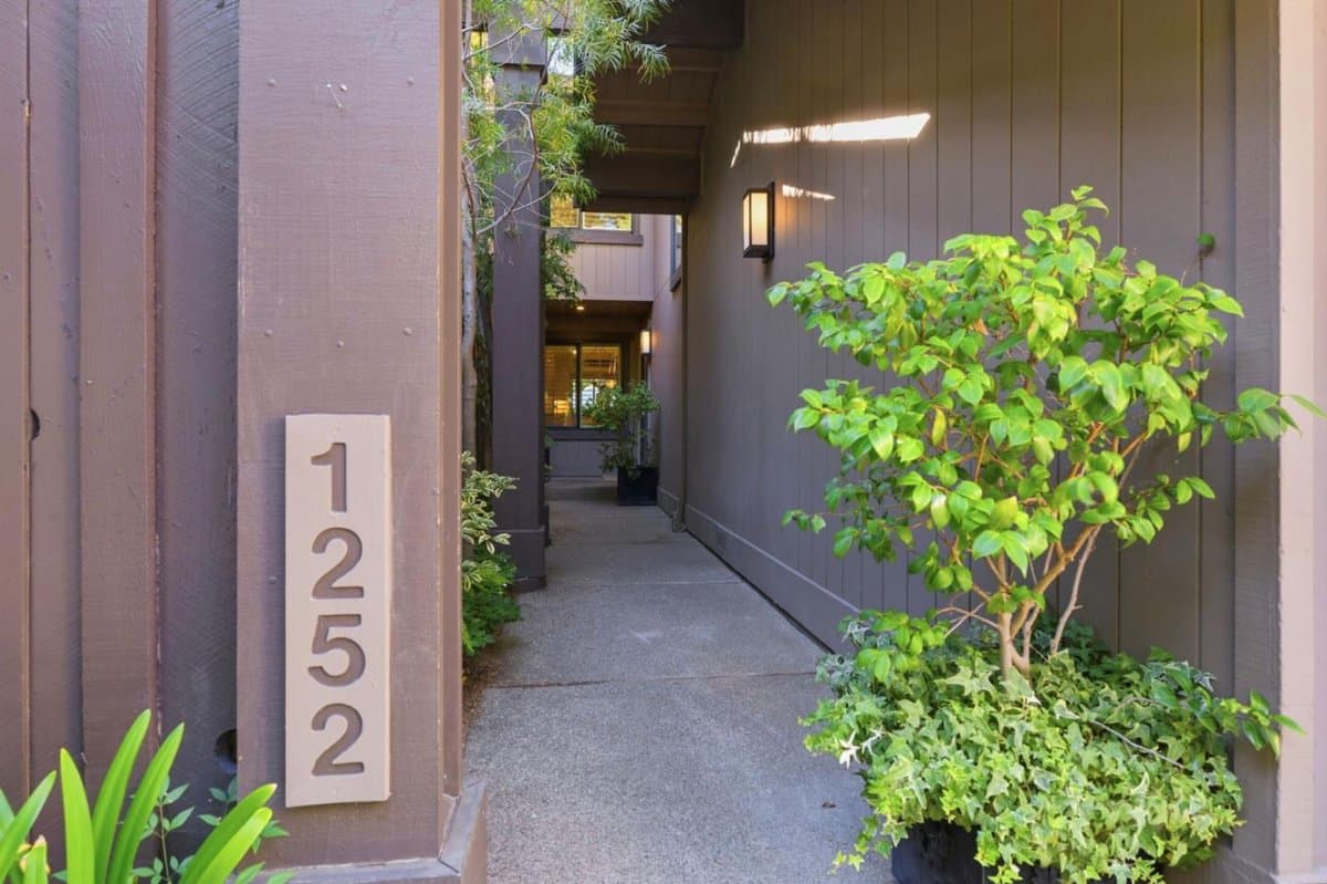 1252 Sharon Park Drive - Photo 3