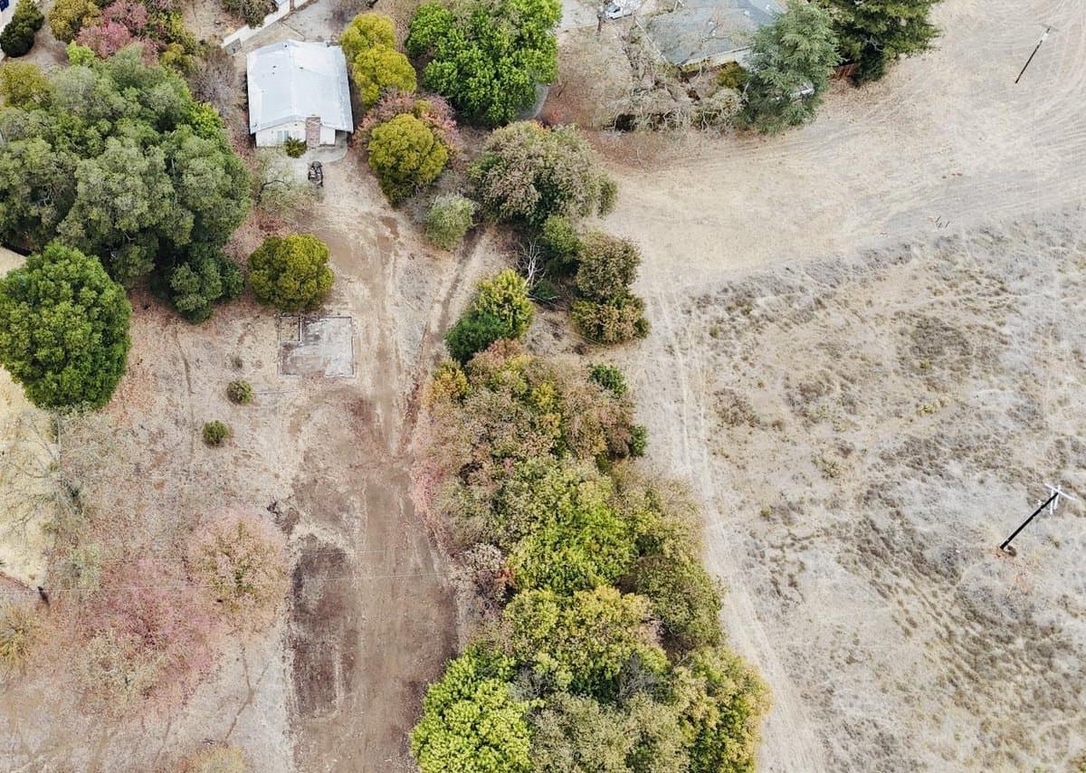 16945 Evergreen - Photo 2