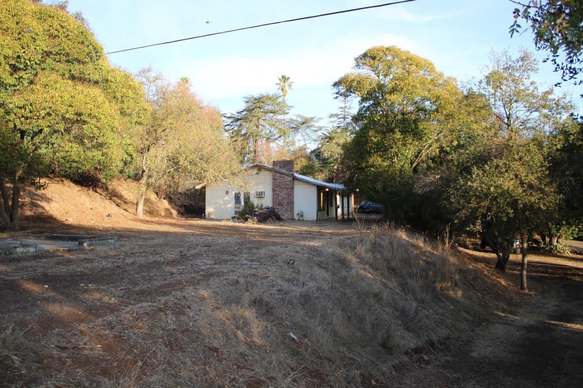 16945 Evergreen - Photo 3