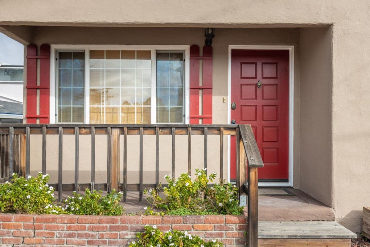 1233 Hilby Avenue - Photo 3