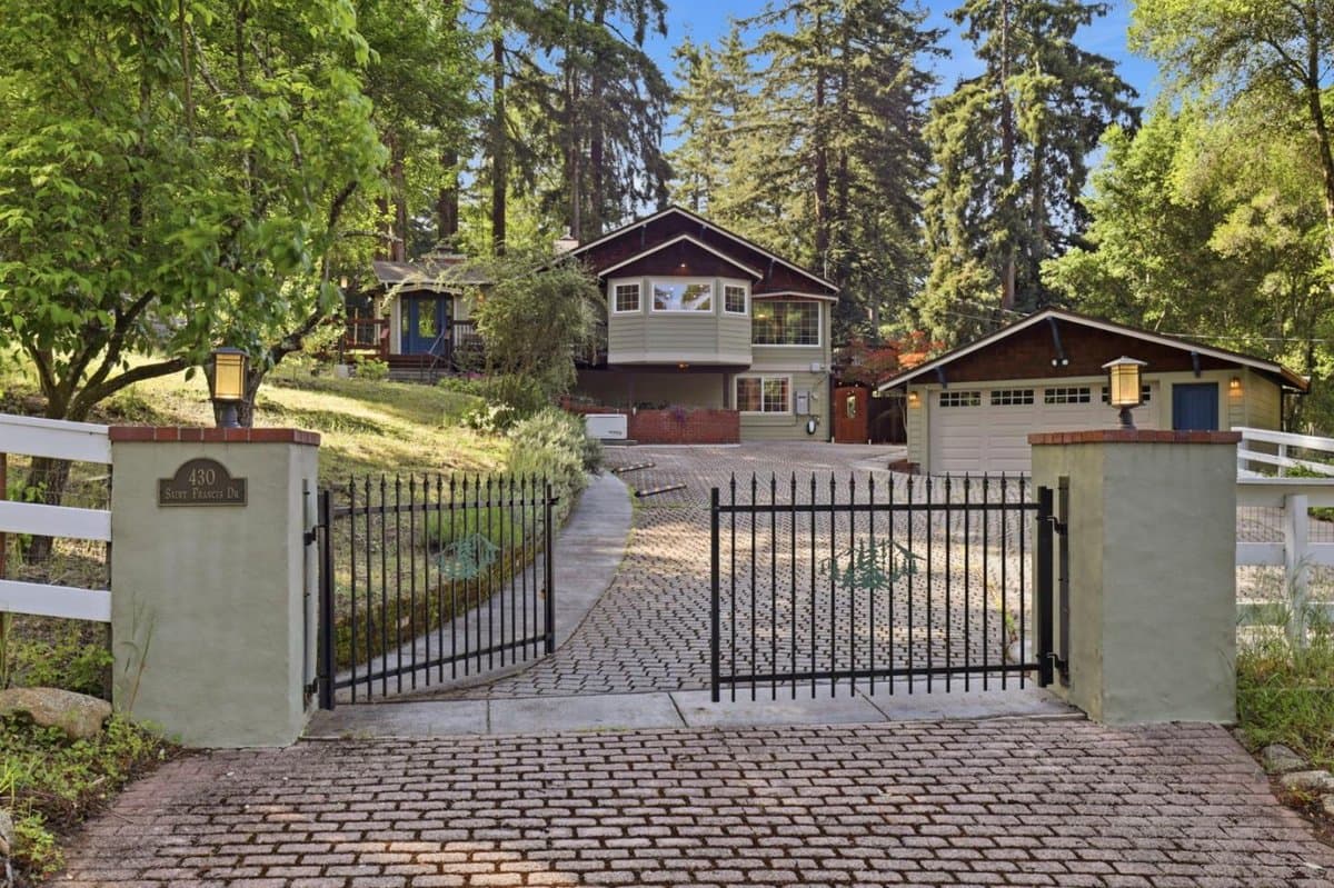 430 SAINT FRANCIS Drive - Photo 4