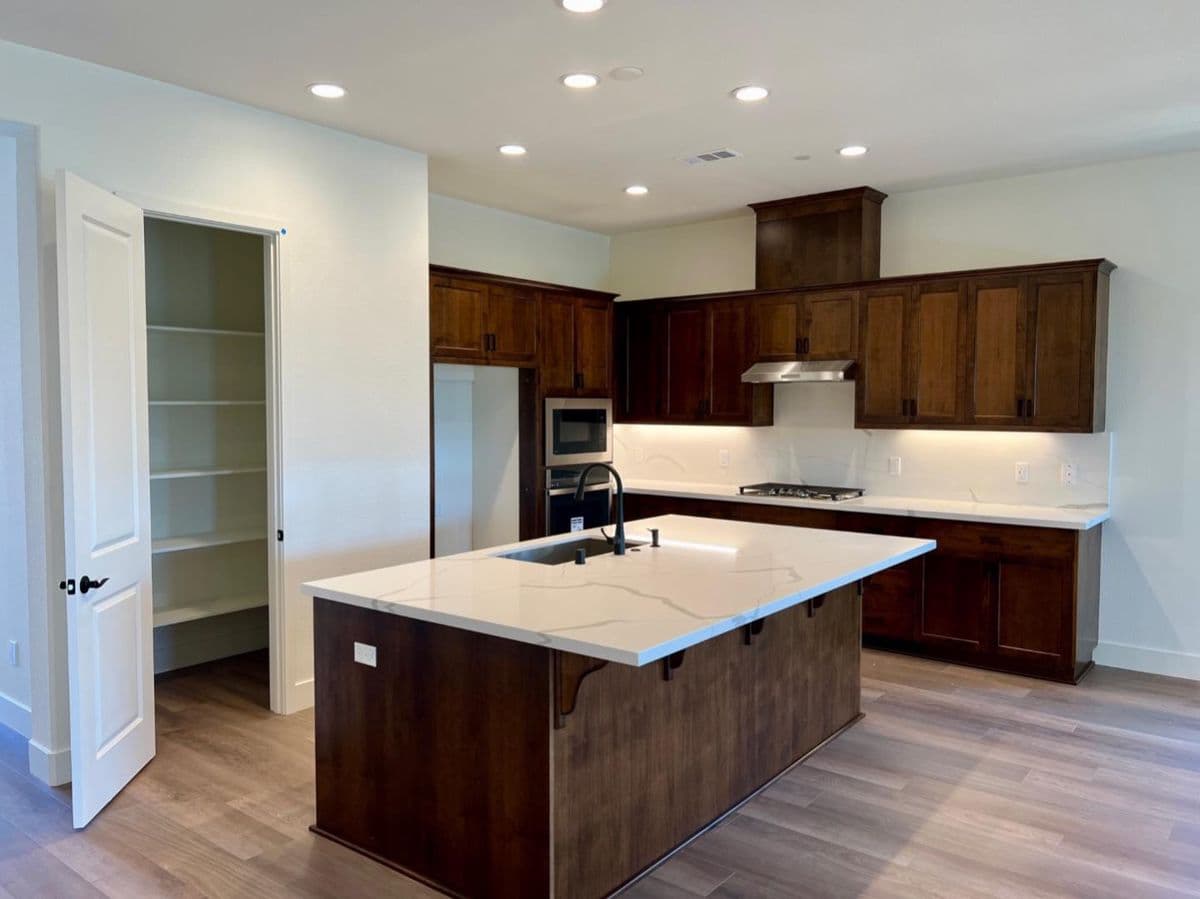 2106 White Oak Drive - Photo 2