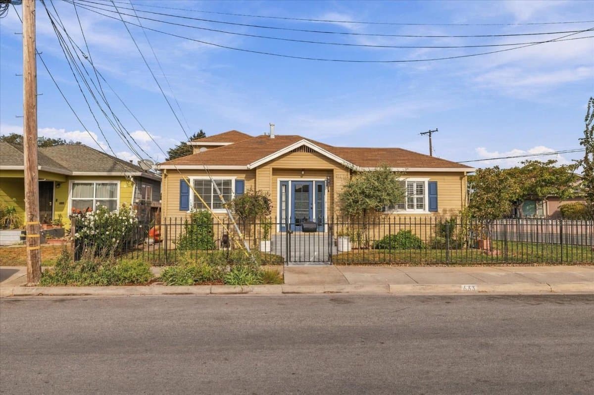 633 Oregon Street - Photo 2