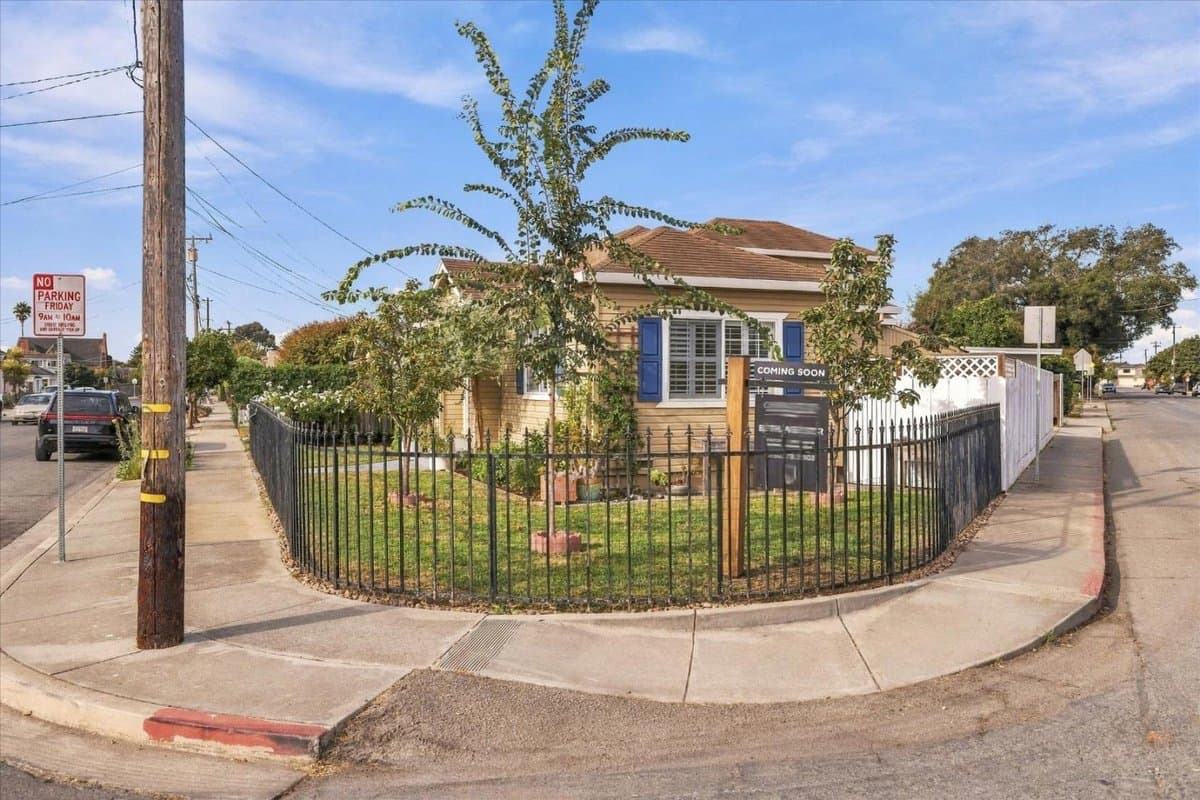 633 Oregon Street - Photo 3