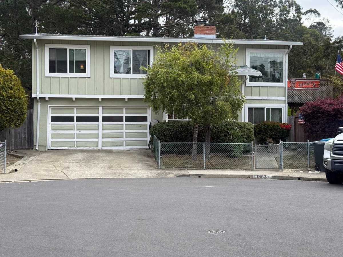 1352 Redwood Way - Photo 1