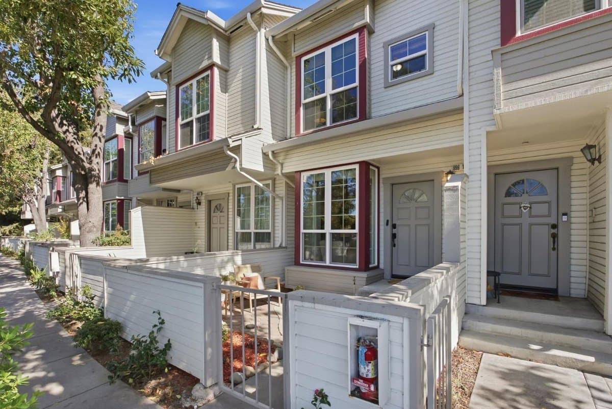 996 Belmont Terrace #10 - Photo 2