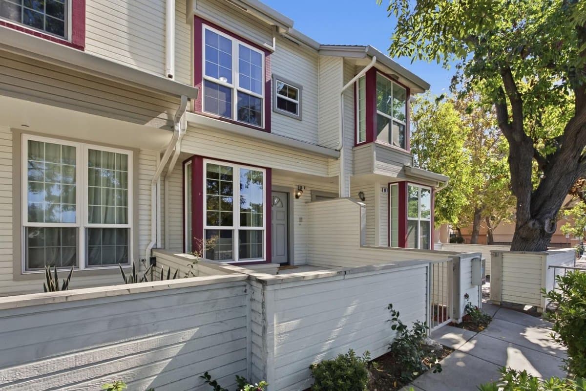 996 Belmont Terrace #10 - Photo 3