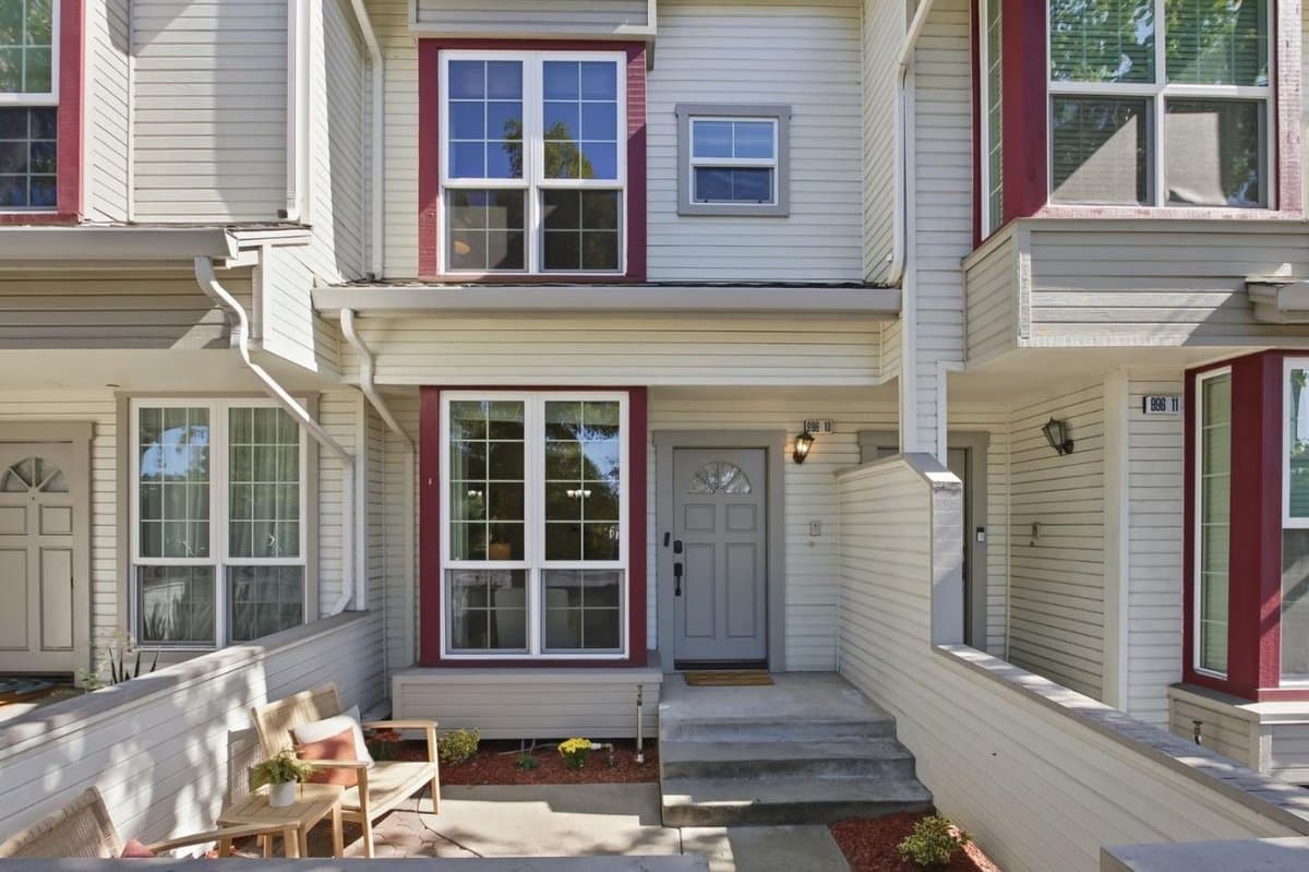 996 Belmont Terrace #10 - Photo 4
