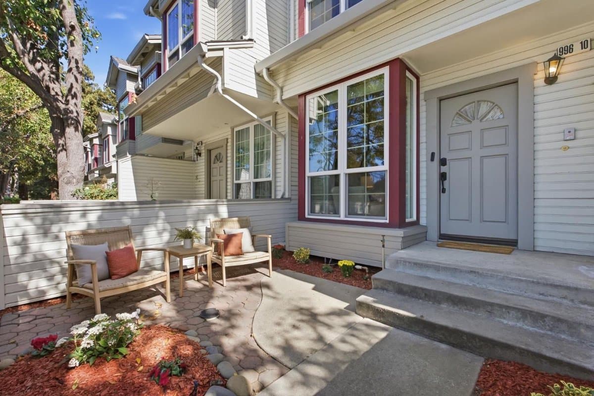 996 Belmont Terrace #10 - Photo 5