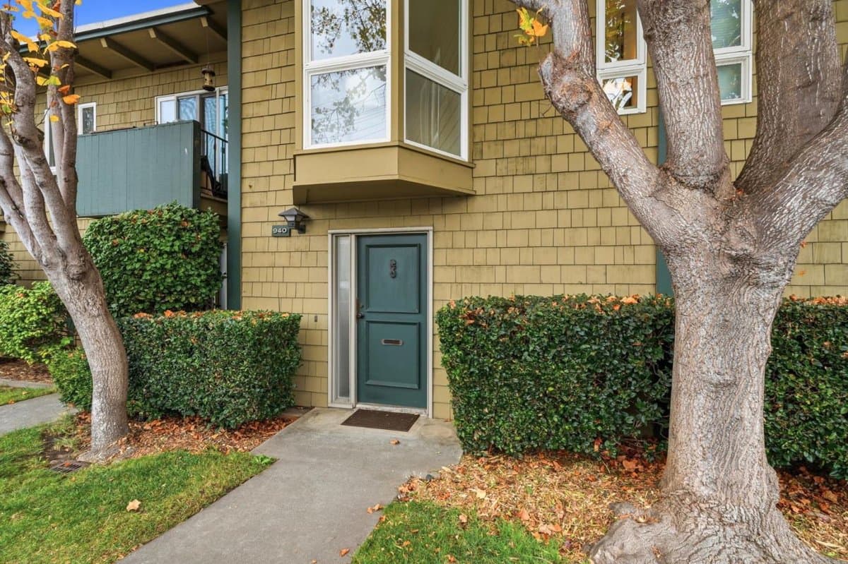 940 Peninsula Avenue - Photo 2