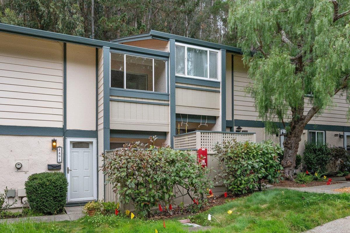 1491 Terra Nova Boulevard - Photo 2