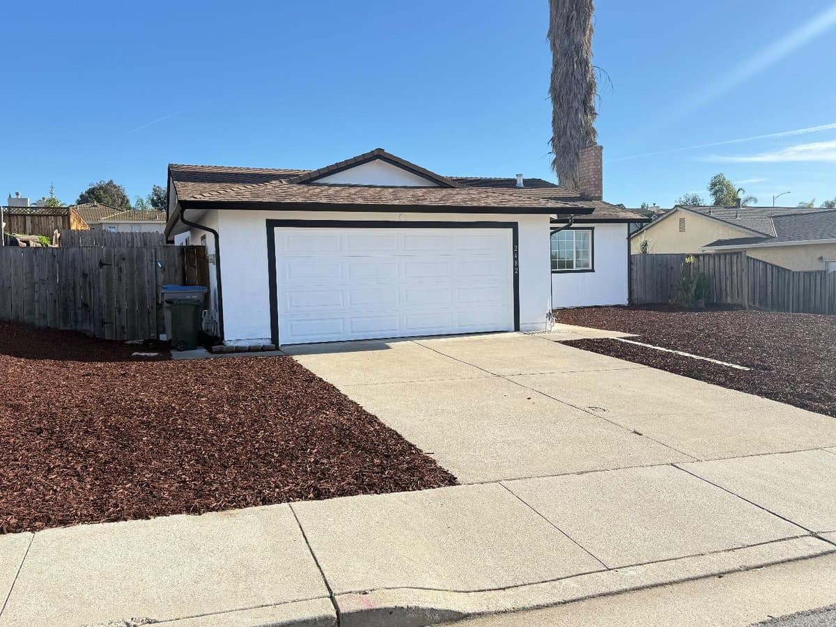 2482 Dashwood Avenue - Photo 2