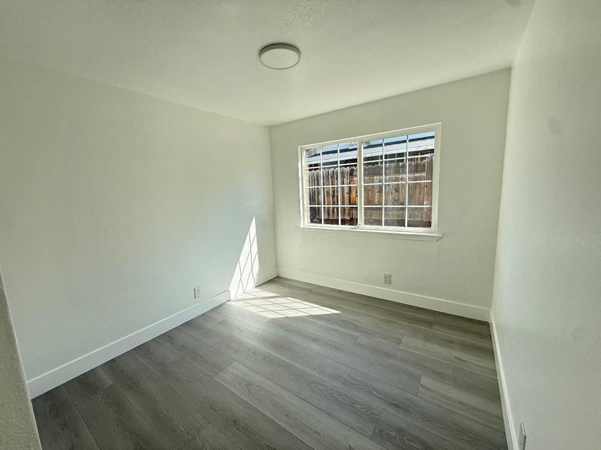 2482 Dashwood Avenue - Photo 3