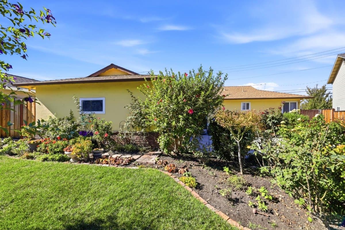 3039 Seyferth Way - Photo 2