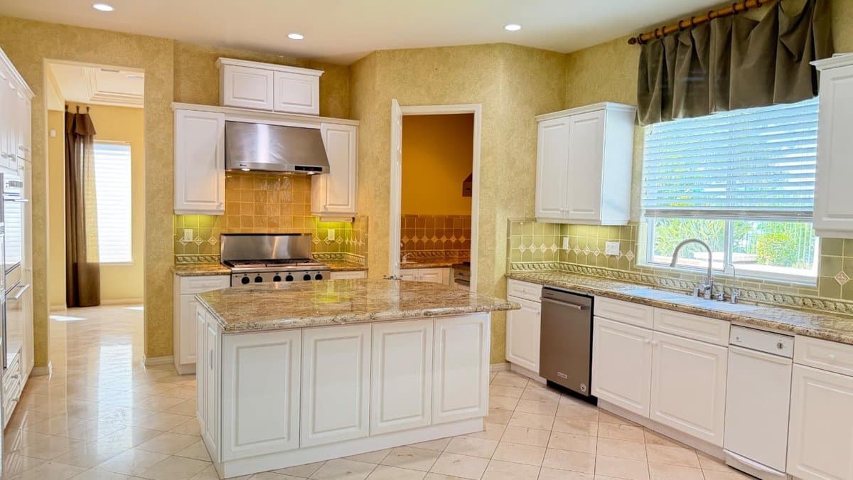 1393 Bellavista Drive - Photo 5